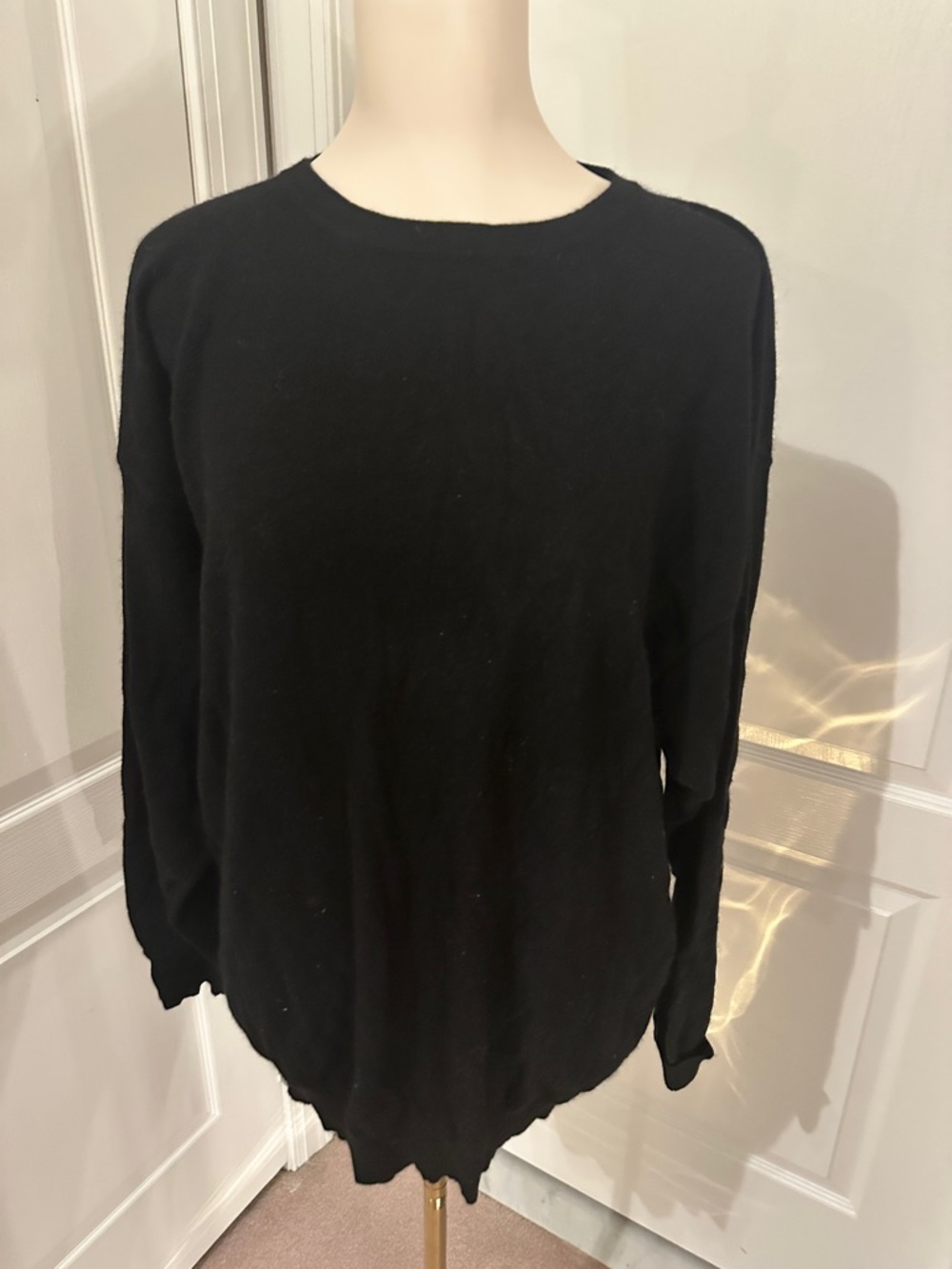 Vintage Bloomingdale’s 100% Cashmere Black Crewneck Long-Sleeve Sweater*  Sz XL